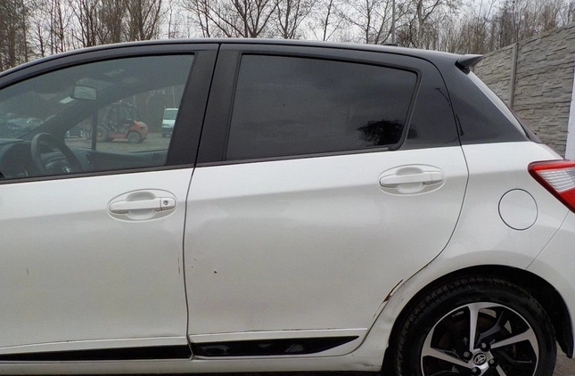 Toyota Yaris cena 32900 przebieg: 49871, rok produkcji 2019 z Stąporków małe 436